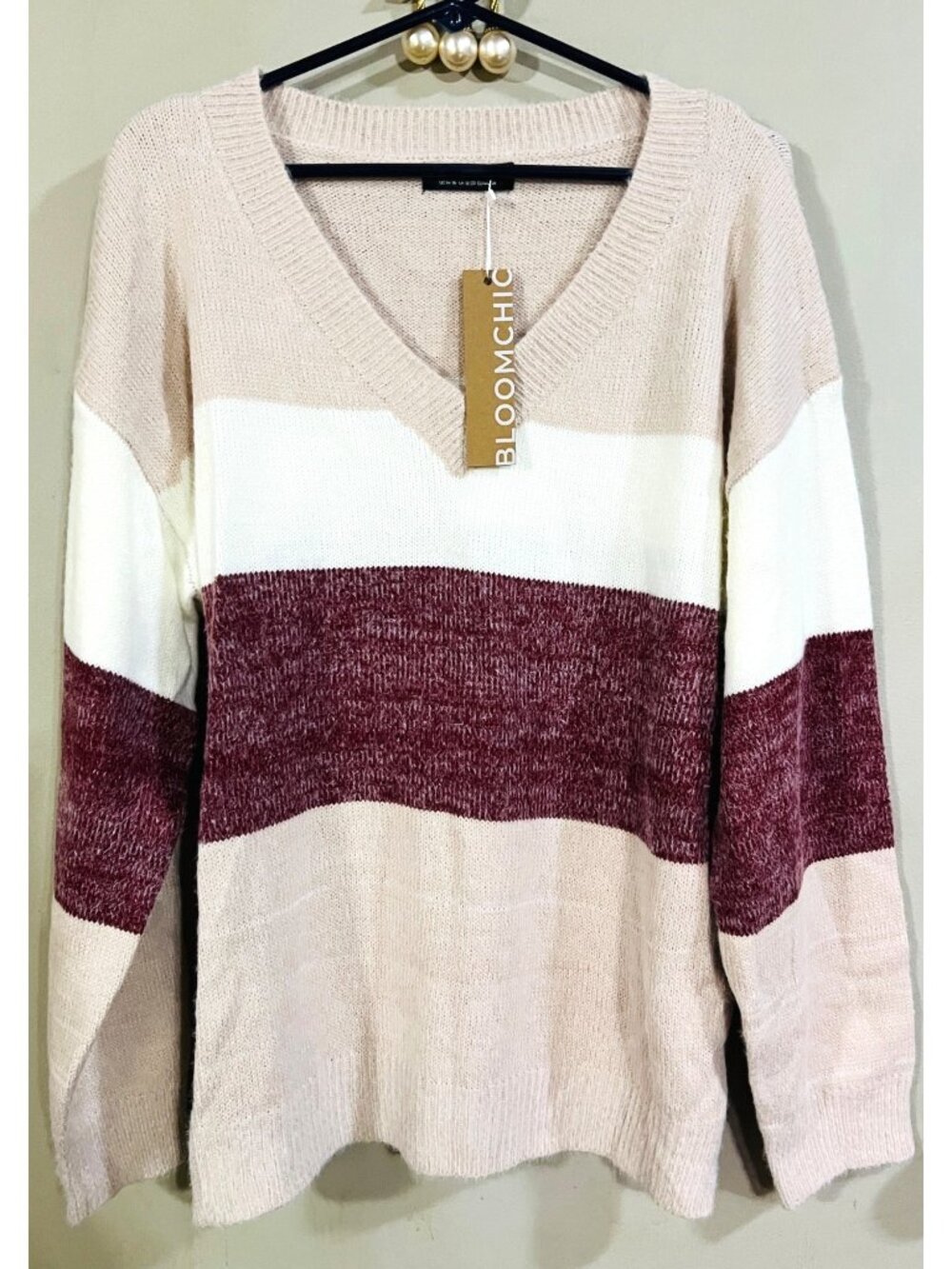 New Bloomchic Women's V-Neck Color Block Sweater Size 14-16 Long Sleeve Very Sof